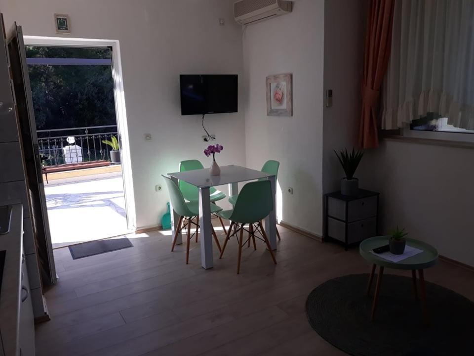 Apartments Viki 特罗吉尔 外观 照片