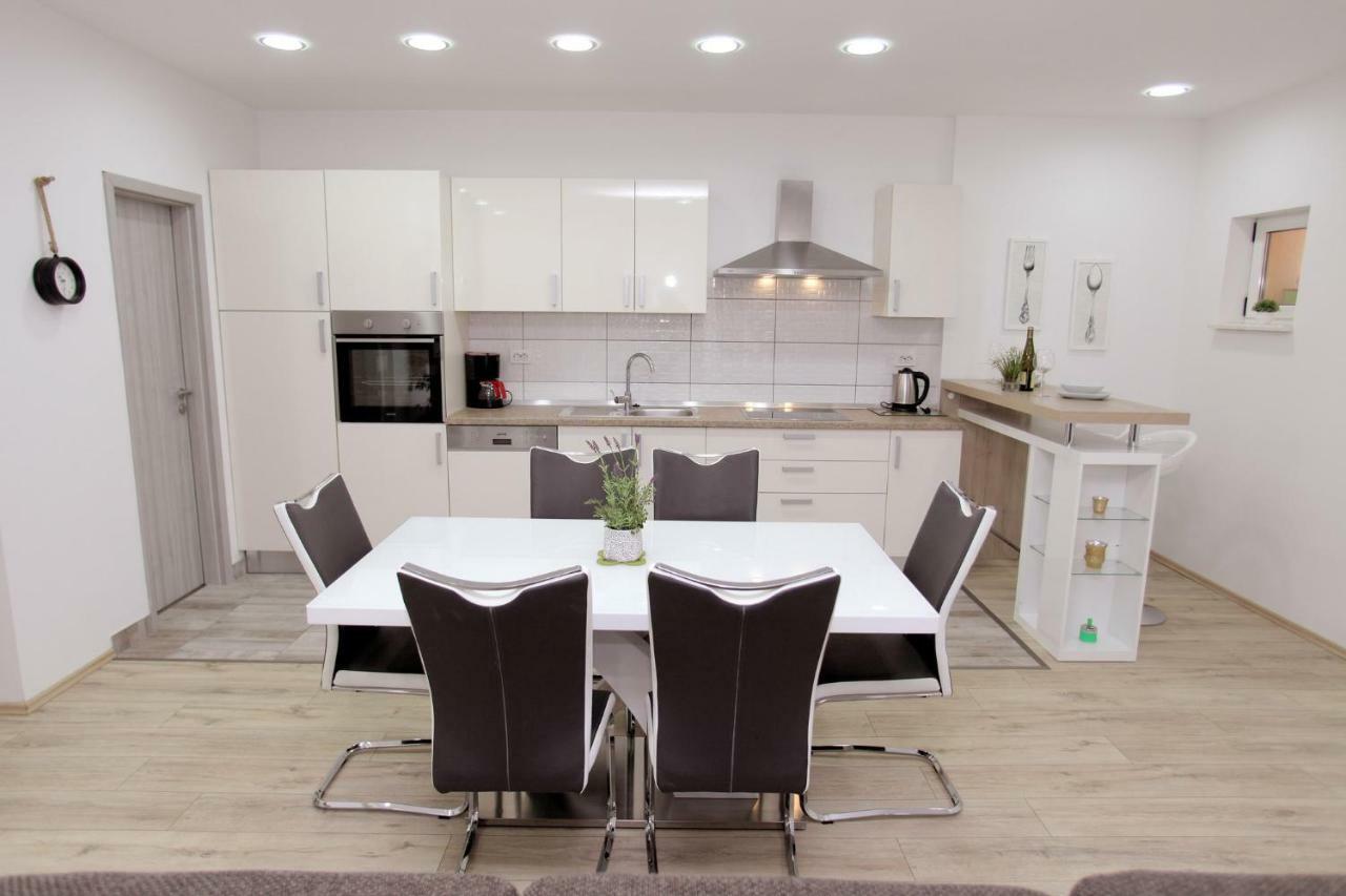 Apartments Viki 特罗吉尔 外观 照片