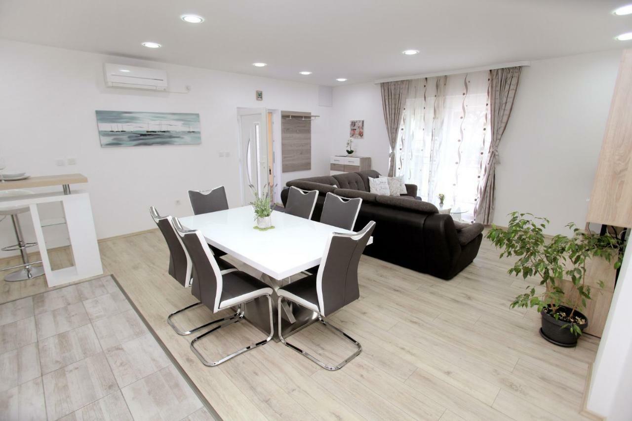 Apartments Viki 特罗吉尔 外观 照片