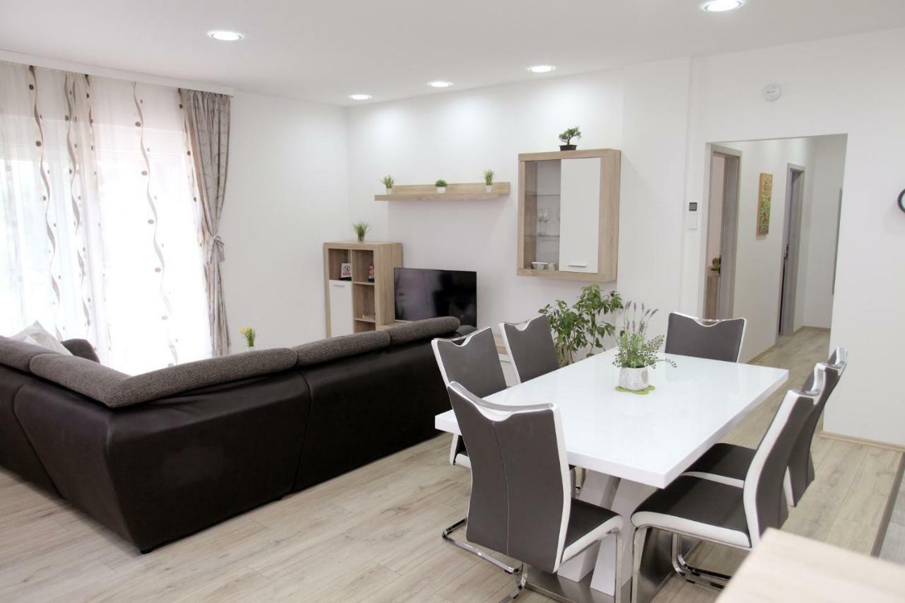 Apartments Viki 特罗吉尔 外观 照片