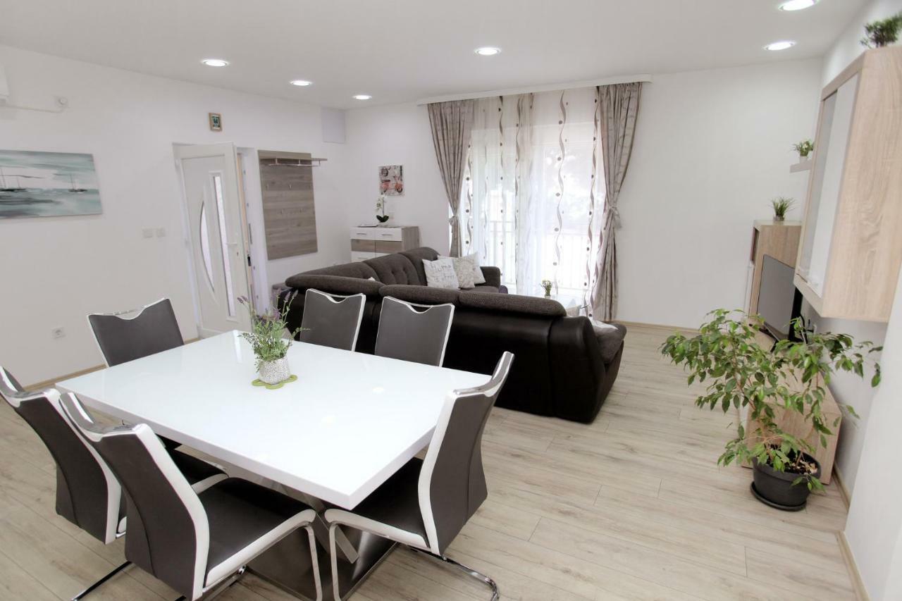 Apartments Viki 特罗吉尔 外观 照片