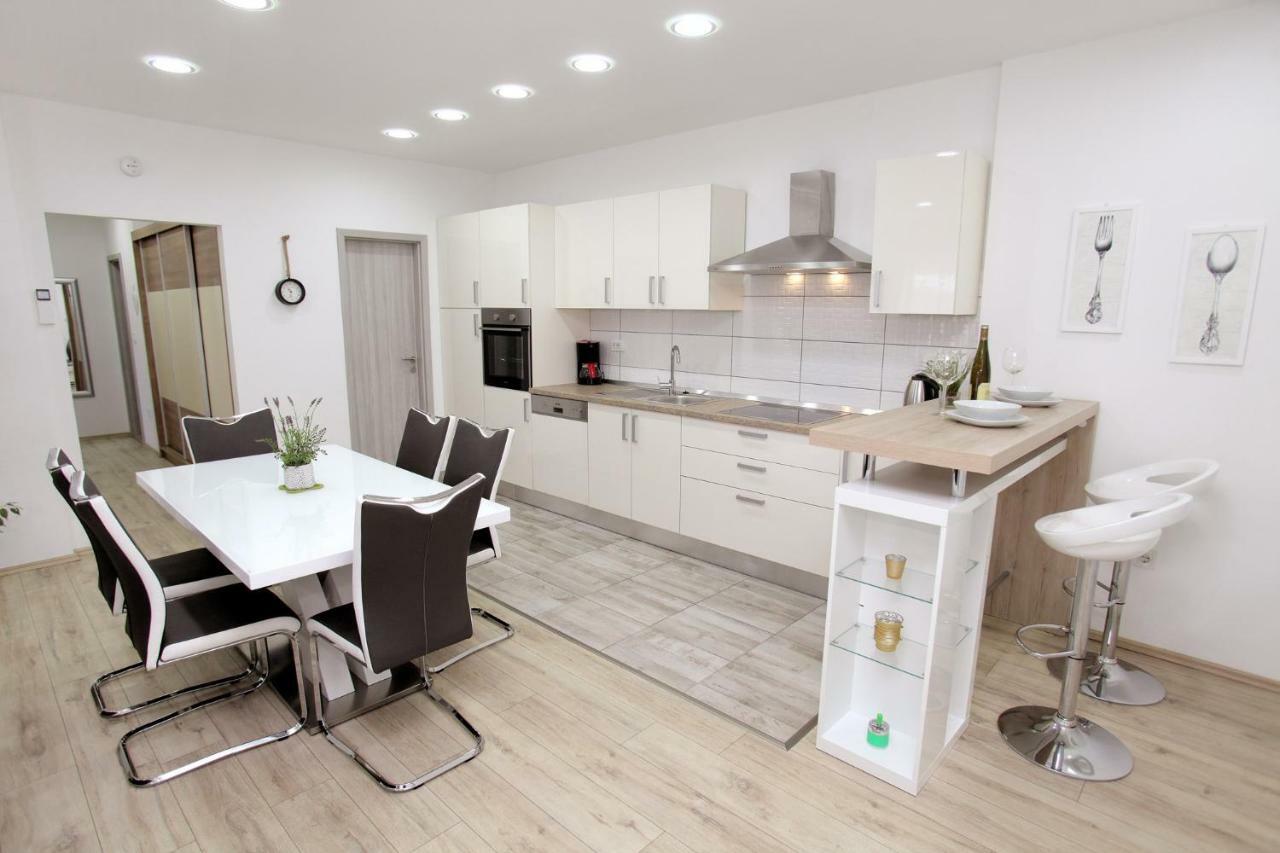 Apartments Viki 特罗吉尔 外观 照片