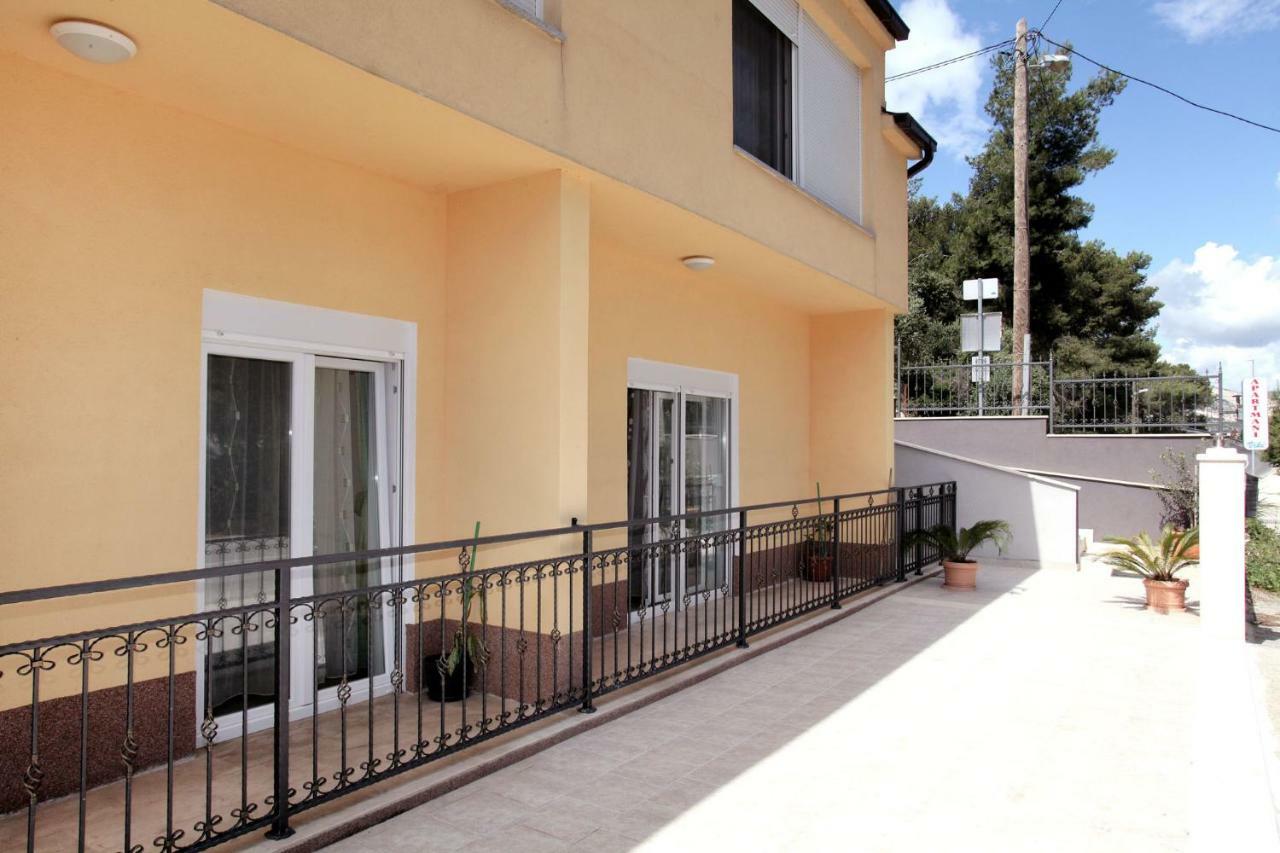 Apartments Viki 特罗吉尔 外观 照片